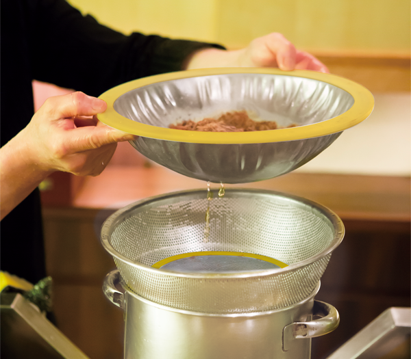 商品名の「えーこす」は、本商品の開発のきっかけとなった大阪ミナミの和食料理人、中尾素弘氏の亡き母の名前「栄子さん」にちなんで名づけられた