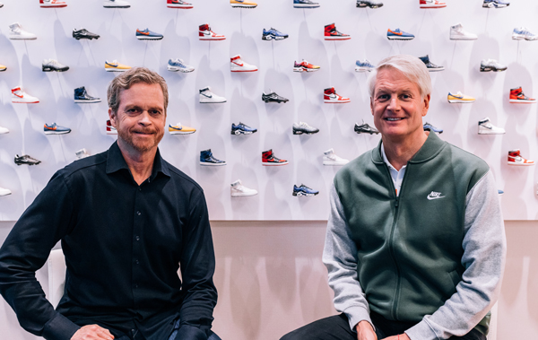 右が新CEOのジョン・ドナホー氏、左がマーク・パーカー氏