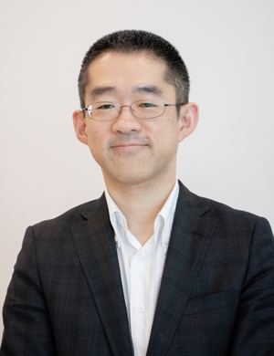 松岡 俊氏マネーフォワード執行役員 財務経理本部 本部長1998年早稲田大学政治経済学部卒業、同年ソニー株式会社入社。各種会計・税務業務に従事し、決算早期化、基幹システムプロジェクト等に携わる。在職中に、税理士試験および公認会計士試験に合格。2012年以降は、イギリスにおいて約5年間にわたる海外勤務経験を持つ。帰国後は各種新規会計基準対応に従事。2019年4月よりマネーフォワード財務経理共同本部長として参画。